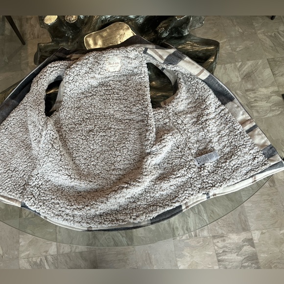 Alter’d State never worn plaid winter vest. Size Medium - Picture 6 of 12